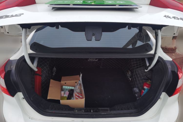 Used Ford Focus 2012 Sedan 1.6L Manual Comfort Model Trunk