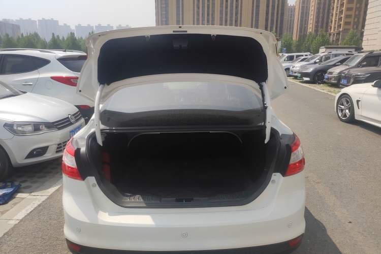 Used Ford Focus 2012 Sedan 1.6L Automatic Fashion Edition Trunk