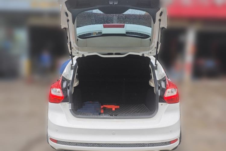 Used Ford Focus 2012 Hatchback 1.6L Automatic Fashion Edition Trunk