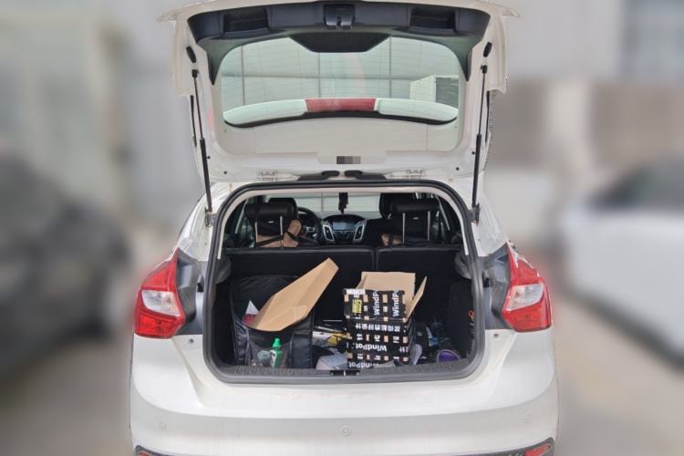 Used Ford Focus 2012 Hatchback 1.6L Automatic Fashion Edition Trunk