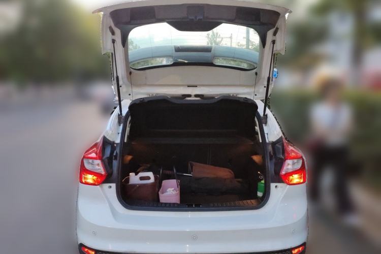 Used Ford Focus 2012 Hatchback 1.6L Automatic Fashion Edition Trunk