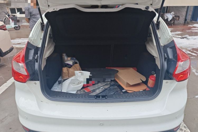 Used Ford Focus 2012 Hatchback 1.6L Automatic Fashion Edition Trunk