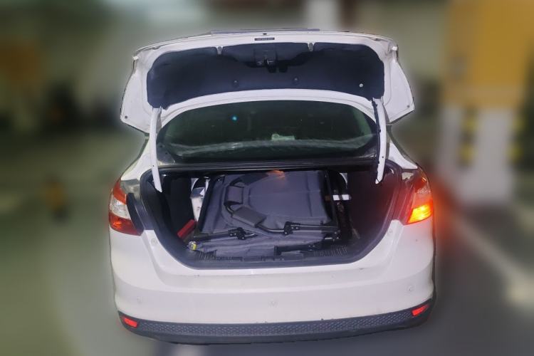 Used Ford Focus 2012 Sedan 1.6L Automatic Fashion Edition Trunk