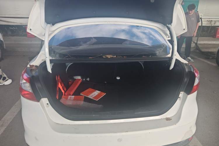 Used Ford Focus 2012 Sedan 1.6L Automatic Fashion Edition Trunk