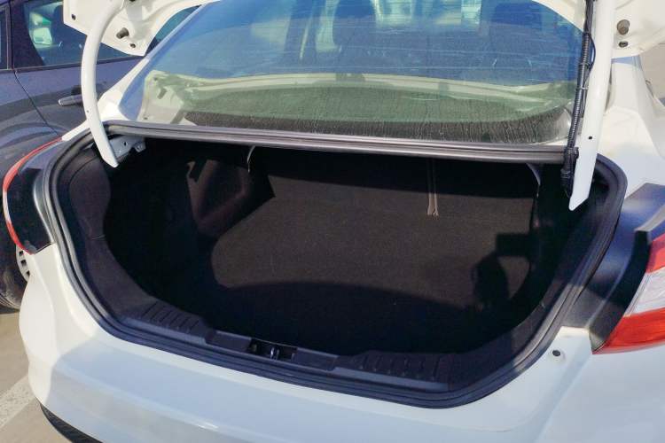 Used Ford Focus 2012 Sedan 1.6L Automatic Fashion Edition Trunk