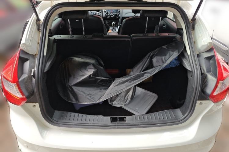 Used Ford Focus 2012 Hatchback 1.6L Automatic Fashion Edition Trunk