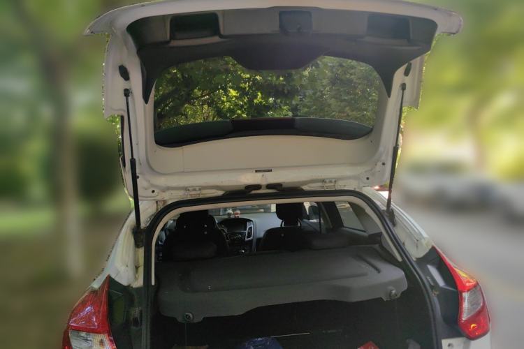 Used Ford Focus 2012 Hatchback 1.6L Manual Comfort Model Trunk