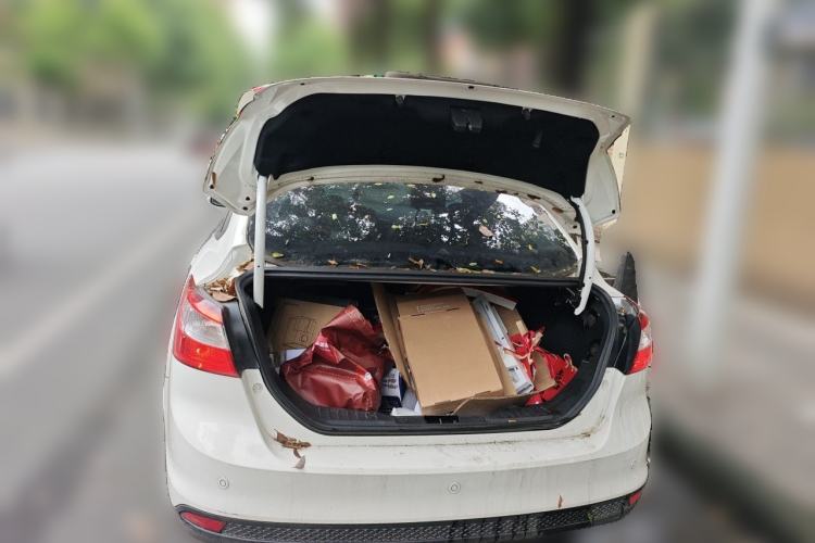 Used Ford Focus 2012 Sedan 1.6L Automatic Fashion Edition Trunk