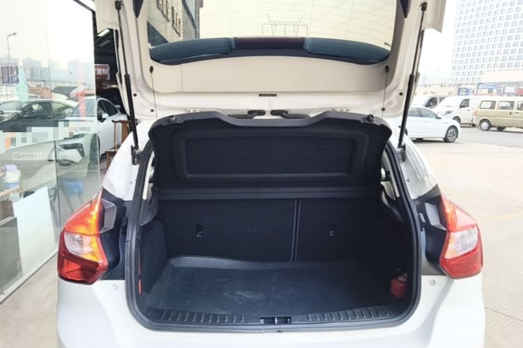 Used Ford Focus 2012 Hatchback 1.6L Automatic Fashion Edition Trunk
