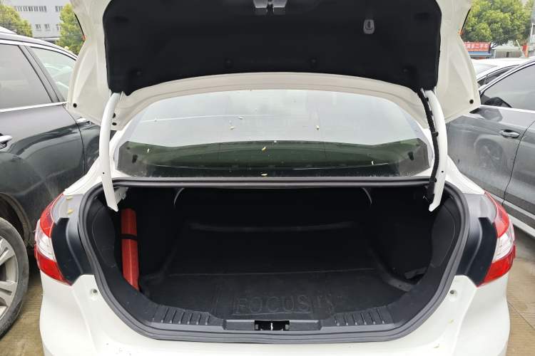 Used Ford Focus 2012 Sedan 1.6L Automatic Fashion Edition Trunk