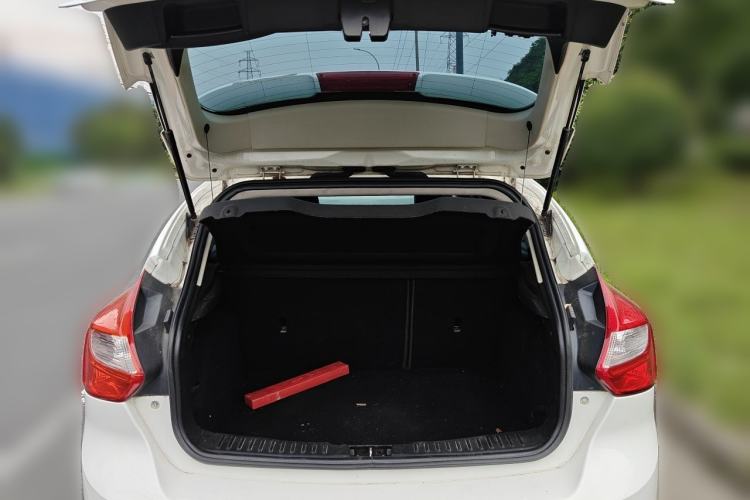 Used Ford Focus 2012 Hatchback 1.6L Automatic Fashion Edition Trunk