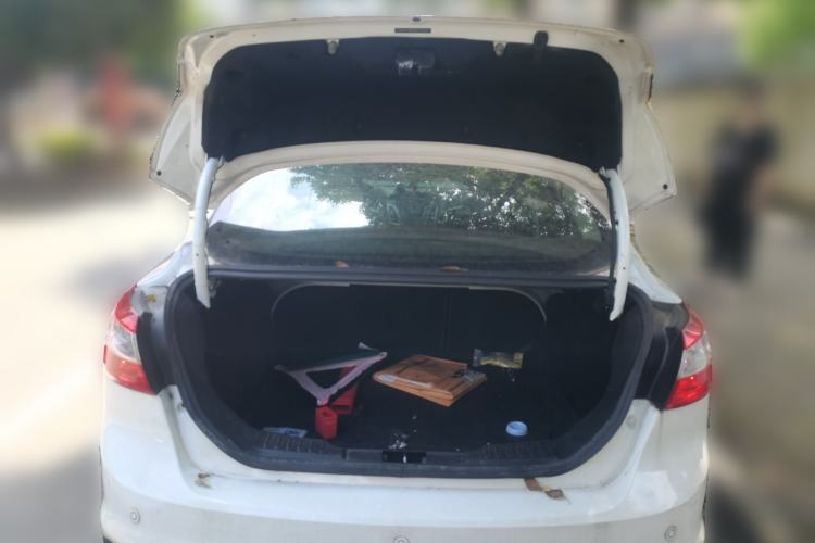 Used Ford Focus 2012 Sedan 1.6L Automatic Fashion Edition Trunk