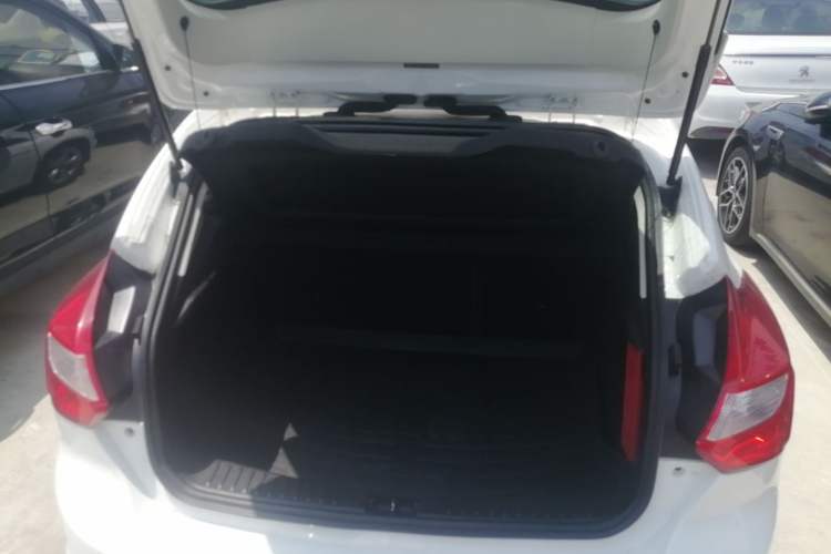 Used Ford Focus 2012 Hatchback 1.6L Automatic Fashion Edition Trunk