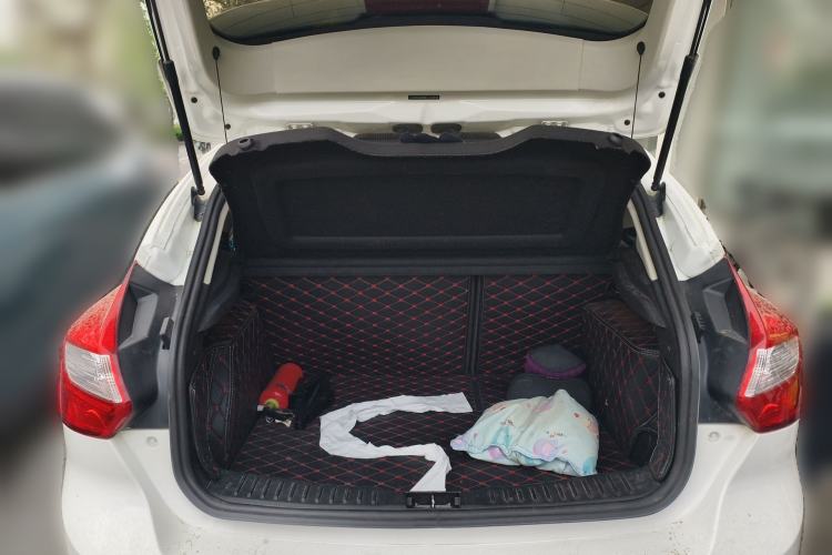 Used Ford Focus 2012 Hatchback 1.6L Automatic Fashion Edition Trunk