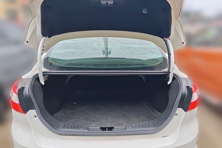Used Ford Focus 2012 Sedan 1.6L Manual Fashion Edition Trunk