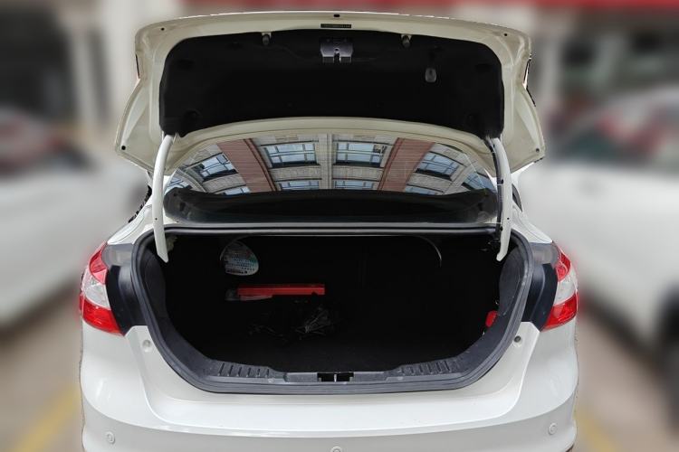 Used Ford Focus 2012 Sedan 1.6L Automatic Fashion Edition Trunk