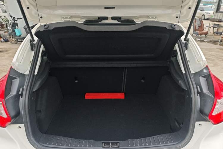 Used Ford Focus 2012 Hatchback 2.0L Automatic Luxury Sport Model Trunk