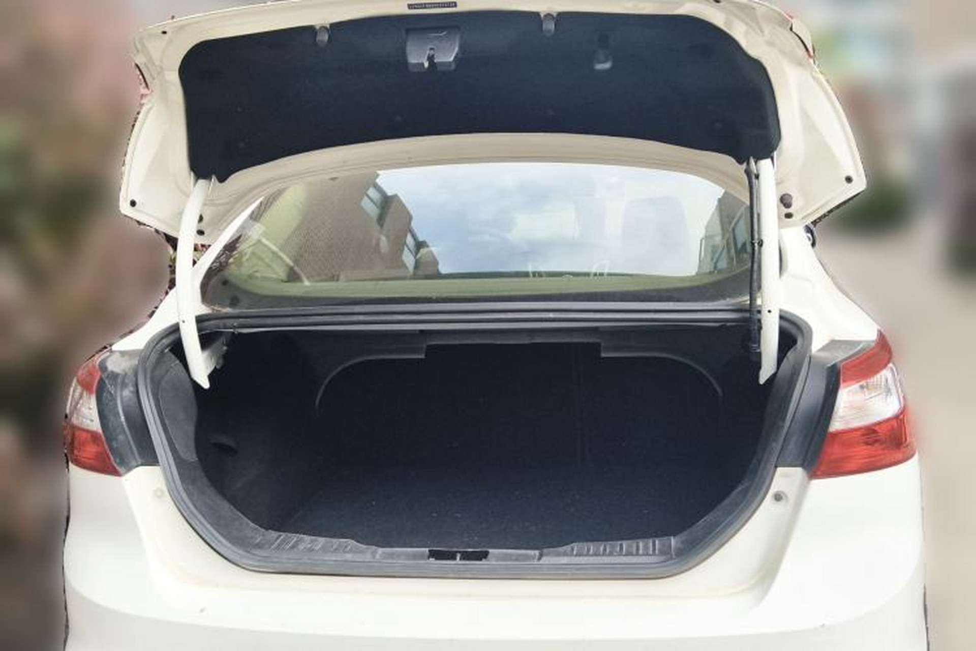 Used Ford Focus 2012 Sedan 1.6L Manual Comfort Model Trunk