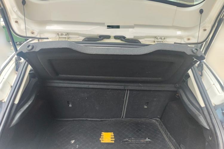 Used Ford Focus 2012 Hatchback 1.6L Automatic Fashion Edition Trunk
