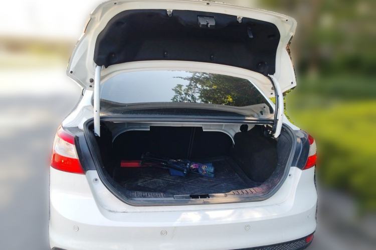 Used Ford Focus 2012 Sedan 1.6L Manual Comfort Model Trunk