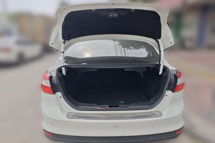 Used Ford Focus 2012 Sedan 1.6L Automatic Fashion Edition Trunk