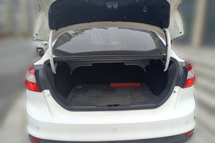 Used Ford Focus 2012 Sedan 1.6L Automatic Fashion Edition Trunk
