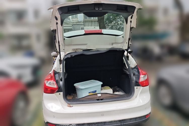 Used Ford Focus 2012 Hatchback 1.6L Automatic Fashion Edition Trunk