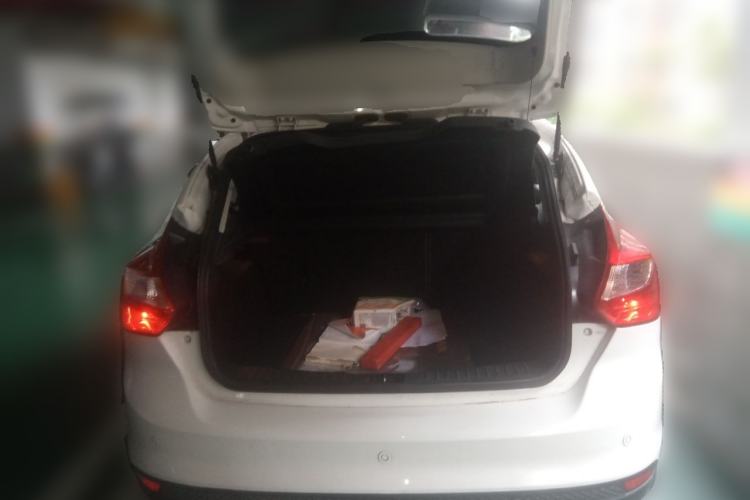 Used Ford Focus 2012 Hatchback 1.6L Automatic Fashion Edition Trunk