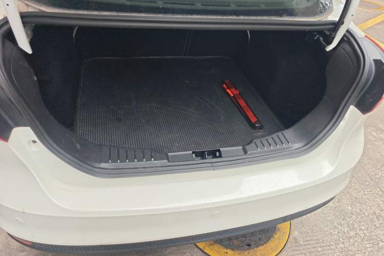 Used Ford Focus 2012 Sedan 1.6L Automatic Fashion Edition Trunk
