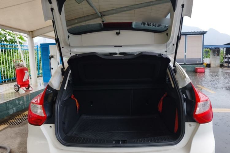 Used Ford Focus 2012 Hatchback 1.6L Automatic Fashion Edition Trunk
