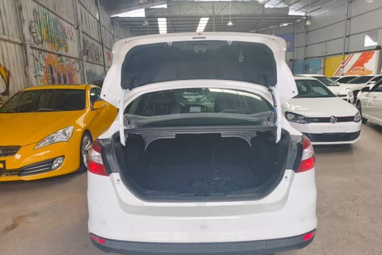 Used Ford Focus 2012 Sedan 1.6L Manual Fashion Edition Trunk