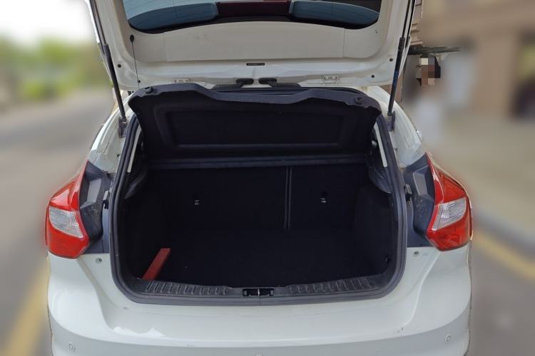 Used Ford Focus 2012 Hatchback 1.6L Automatic Fashion Edition Trunk