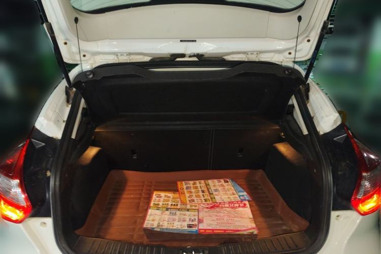 Used Ford Focus 2012 Hatchback 1.6L Automatic Fashion Edition Trunk