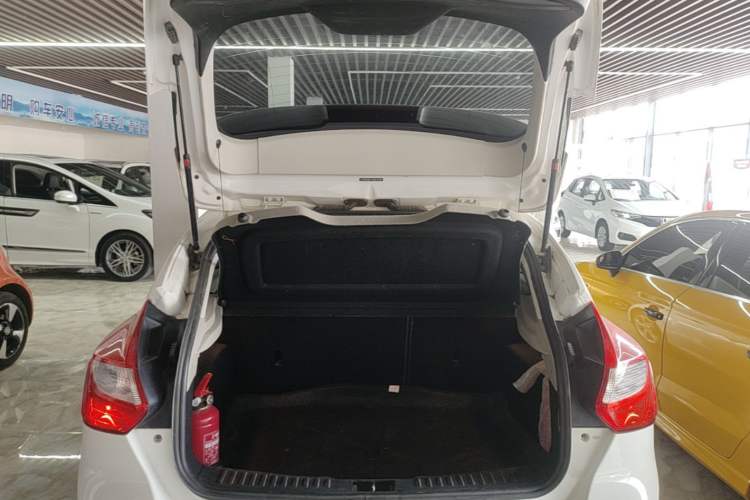 Used Ford Focus 2012 Hatchback 1.6L Automatic Fashion Edition Trunk