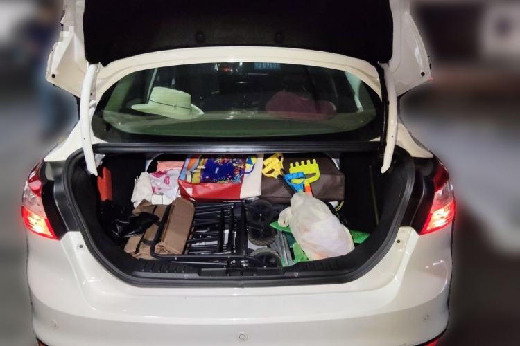 Used Ford Focus 2012 Sedan 1.6L Automatic Fashion Edition Trunk