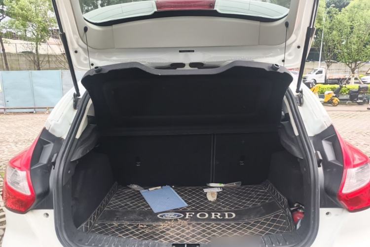 Used Ford Focus 2012 Hatchback 1.6L Automatic Fashion Edition Trunk