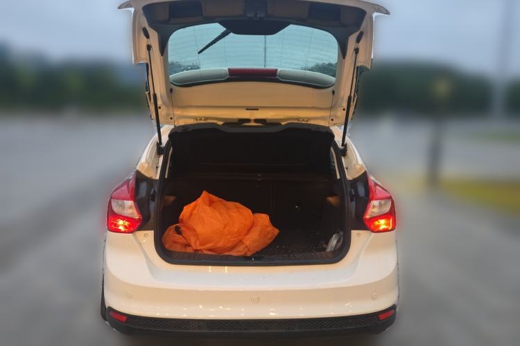 Used Ford Focus 2012 Hatchback 1.6L Automatic Fashion Edition Trunk