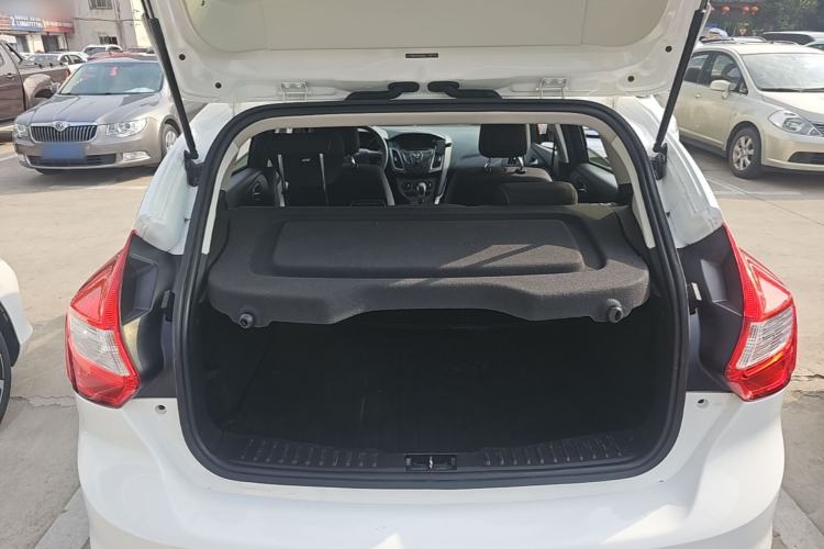 Used Ford Focus 2012 Hatchback 1.6L Automatic Comfort Model Trunk