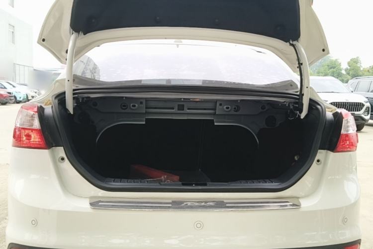 Used Ford Focus 2012 Sedan 1.6L Automatic Fashion Edition Trunk