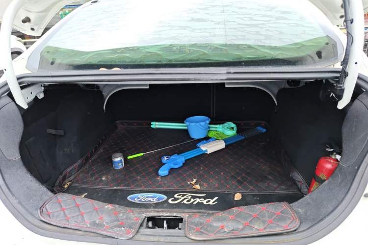 Used Ford Focus 2012 Sedan 1.6L Manual Fashion Edition Trunk