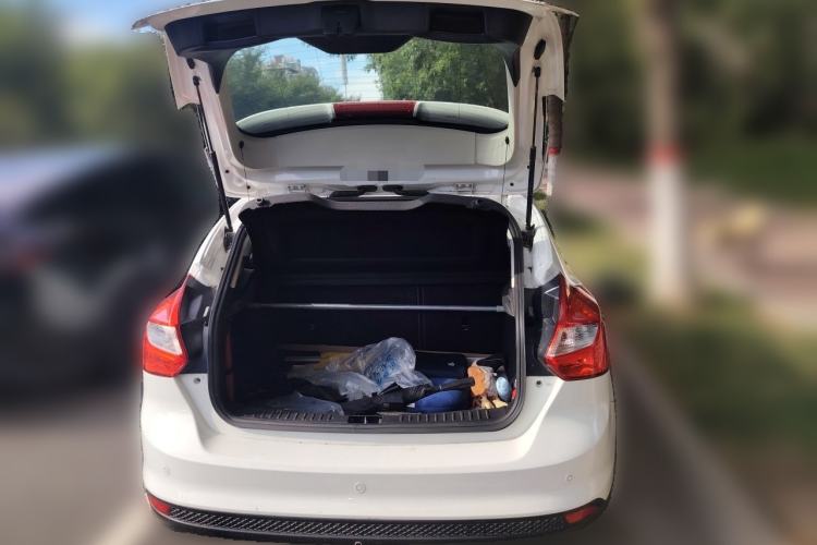 Used Ford Focus 2012 Hatchback 1.6L Manual Fashion Edition Trunk