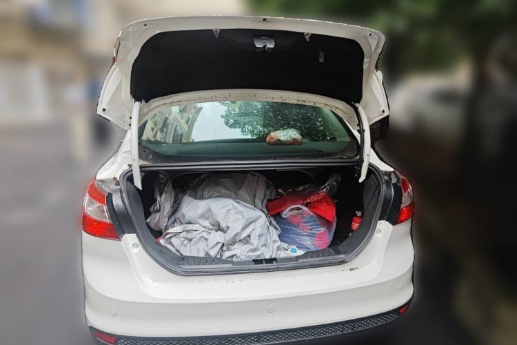 Used Ford Focus 2012 Sedan 1.6L Automatic Fashion Edition Trunk