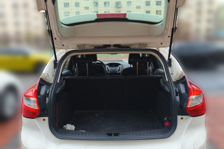 Used Ford Focus 2012 Hatchback 1.6L Automatic Fashion Edition Trunk