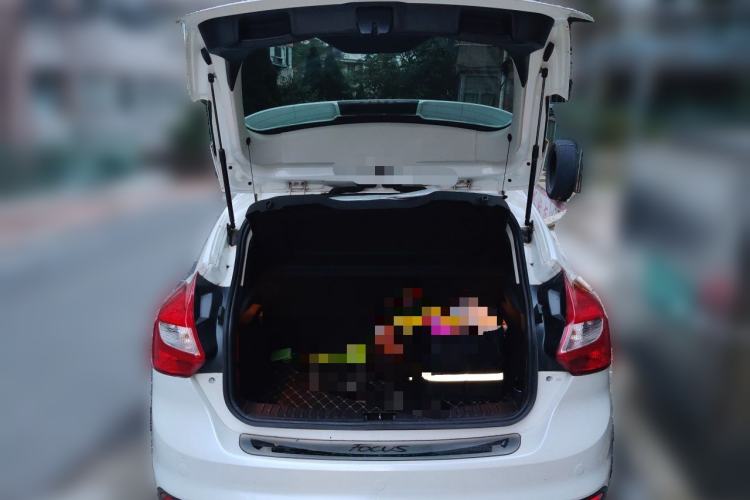 Used Ford Focus 2012 Hatchback 1.6L Automatic Fashion Edition Trunk