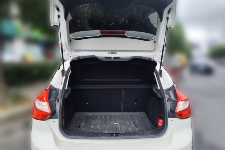 Used Ford Focus 2012 Hatchback 1.6L Automatic Fashion Edition Trunk