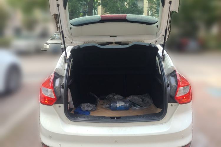 Used Ford Focus 2012 Hatchback 1.6L Automatic Fashion Edition Trunk