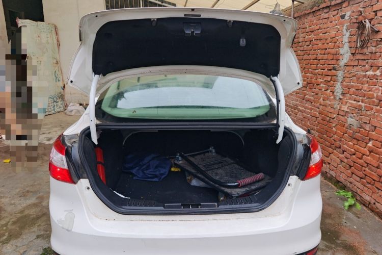 Used Ford Focus 2012 Sedan 1.6L Manual Comfort Model Trunk