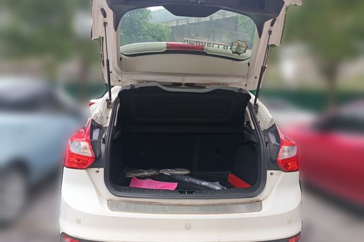 Used Ford Focus 2012 Hatchback 1.6L Automatic Fashion Edition Trunk