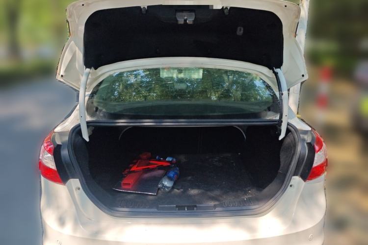Used Ford Focus 2012 Sedan 1.6L Manual Fashion Edition Trunk