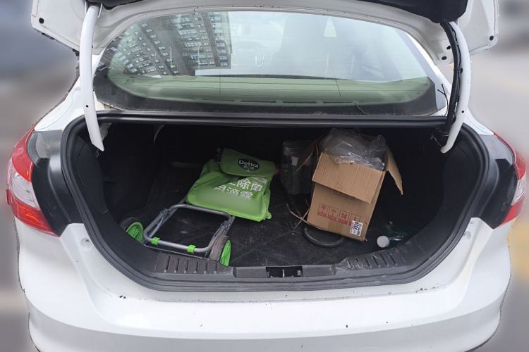 Used Ford Focus 2012 Sedan 1.6L Manual Comfort Model Trunk